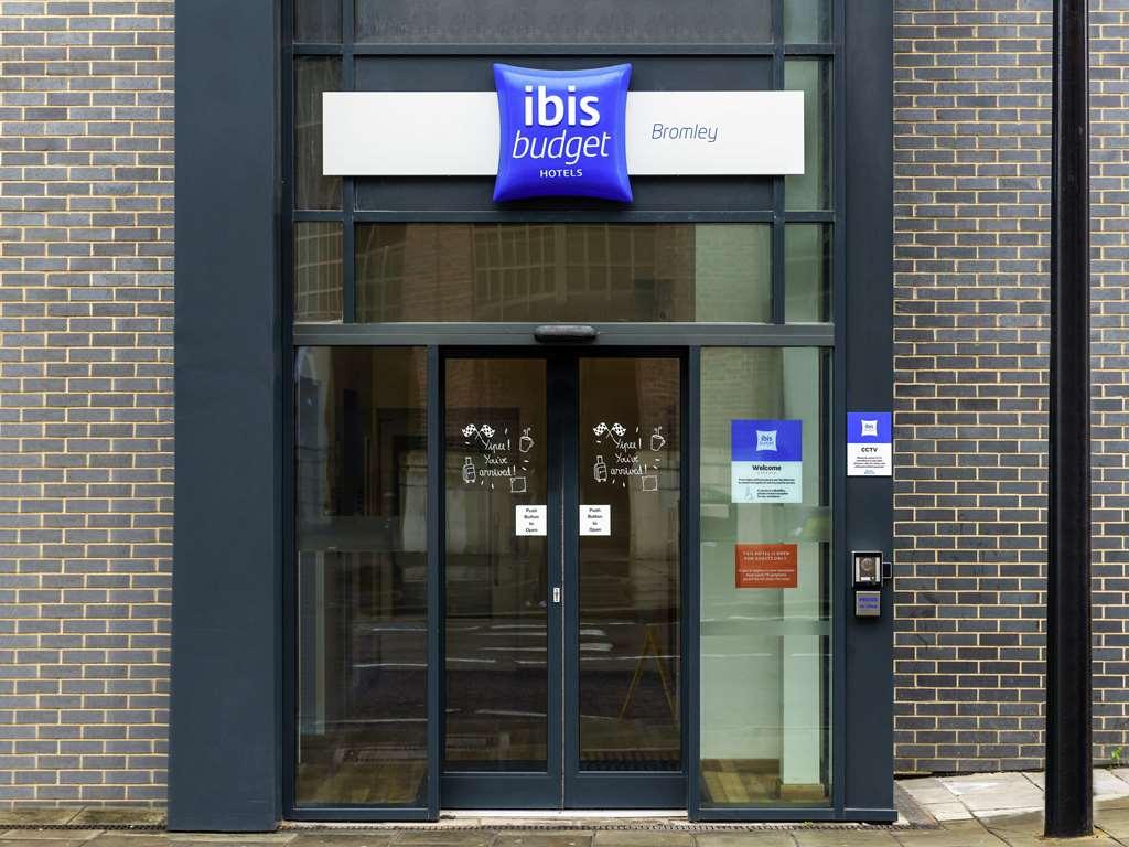 Ibis Budget London Bromley Exterior foto